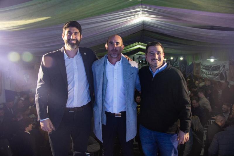 Cristian Frattini participó en Avellaneda del homenaje que realizó “La Carlos Menem” por el 30 aniversario de la reelección del expresidente